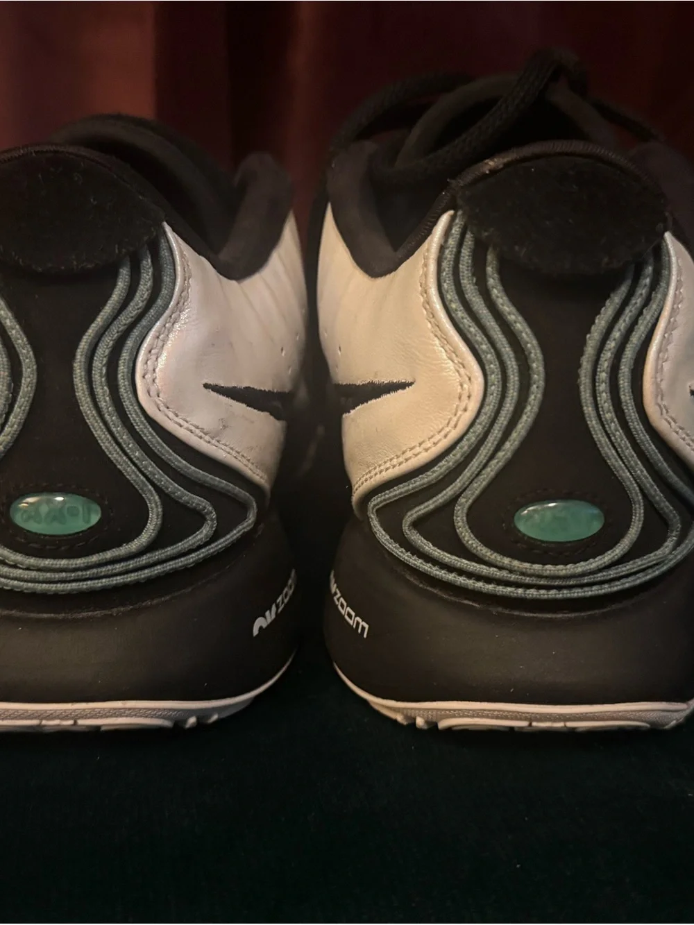 Nike White & Black Men’s Low-Top Zoom Tennis Sneakers